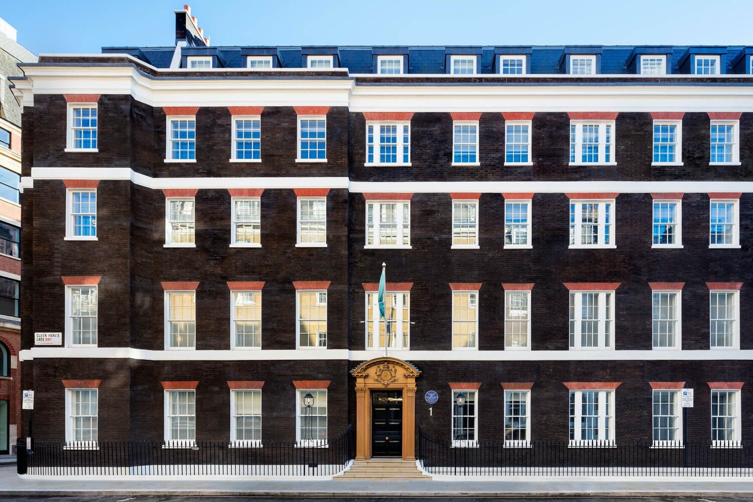 Queen Anne's Gate, Westminster — Moulding rendering & facade restoration